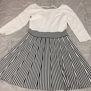 Selling a black and white Guess dress.
